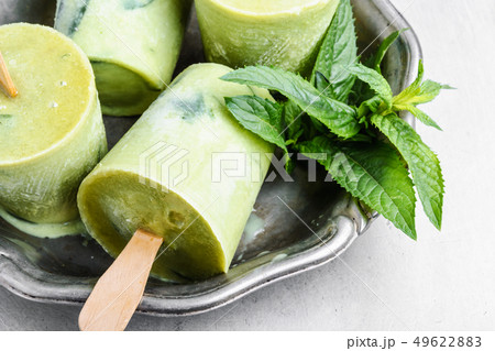 Mint flavored ice cream 49622883