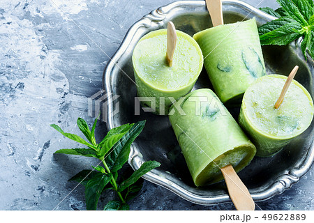 Mint flavored ice cream Mint flavored ice cream 49622889