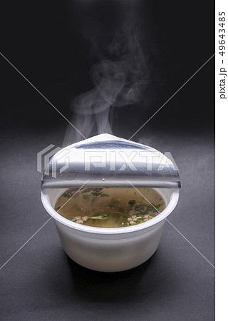 カップラーメン インスタント おやつ 49643485