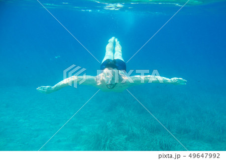 Man diving swimming underwater view 49647992