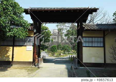 渉成園の入園口 49657613