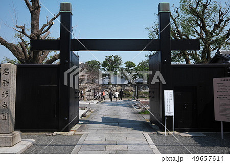 渉成園の入園口 49657614