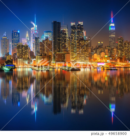 View on Manhattan at night View on Manhattan at night 49658900
