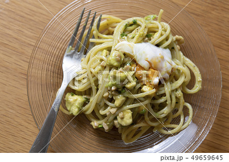 アボカドとひきわり納豆のパスタ 49659645