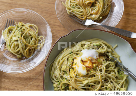 アボカドとひきわり納豆のパスタ アボカドとひきわり納豆のパスタ 49659650
