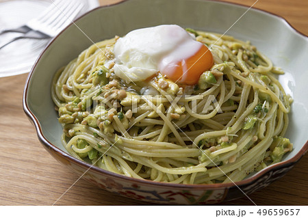 アボカドとひきわり納豆のパスタ 49659657