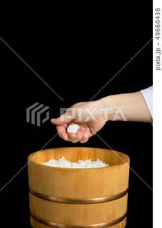 シャリを握る板前 49660436
