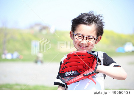 公園で遊ぶ子ども 49660453