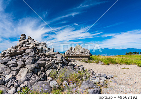 《長野県》美ヶ原高原・牛伏山の積石 49663192