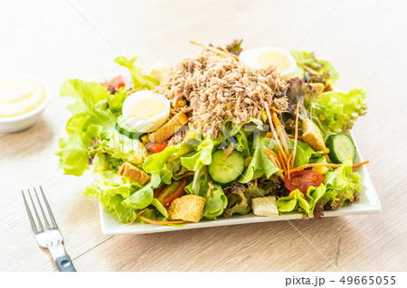 Tuna meat and eggs with fresh vegetable salad Tuna meat and eggs with fresh vegetable salad 49665055