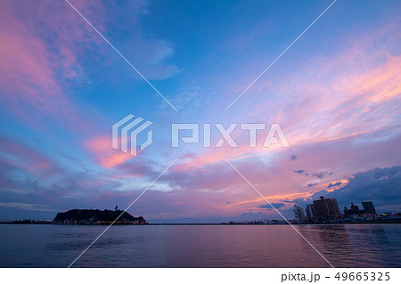 湘南江の島・鎌倉腰越の夕焼け 湘南江の島・鎌倉腰越の夕焼け 49665325