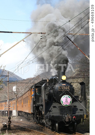 大井川鐵道 臨時SL急行さくら号(家山駅発車直後) 大井川鐵道 臨時SL急行さくら号(家山駅発車直後) 49669109