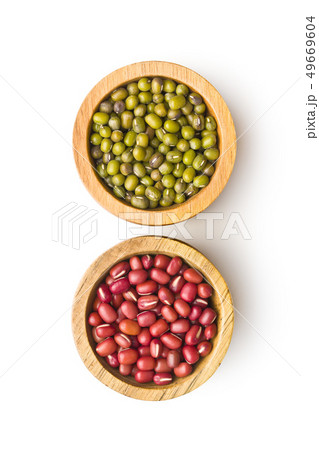 Red adzuki beans and green mungo beans. 49669604
