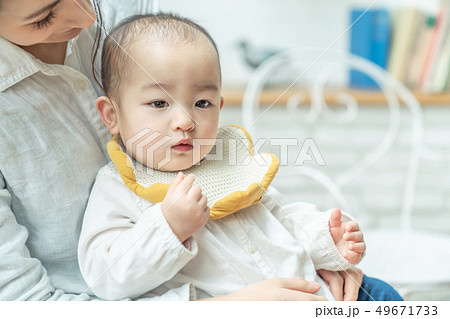 赤ちゃんとママ 49671733
