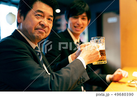居酒屋 サラリーマン ビジネスマン 居酒屋 サラリーマン ビジネスマン 49680390