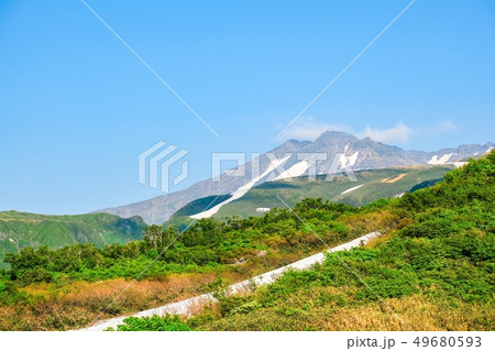 鉾立展望台から望む初夏の鳥海山 49680593