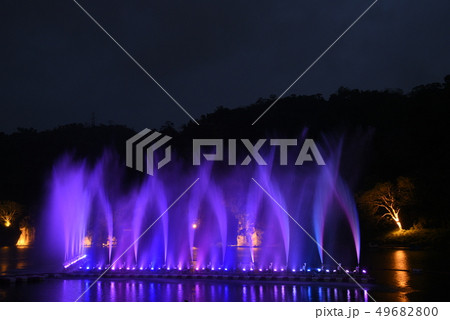 噴水 間欠泉 ガイザー 49682800