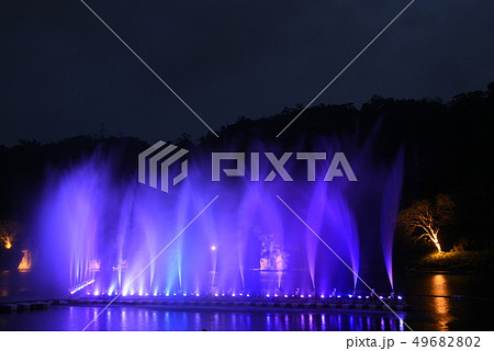 噴水 間欠泉 ガイザー 49682802