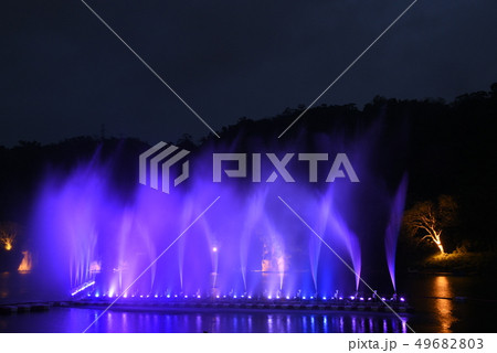 噴水 間欠泉 ガイザー 49682803