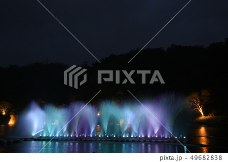 噴水 間欠泉 ガイザー 49682838