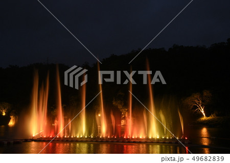 噴水 間欠泉 ガイザー 49682839