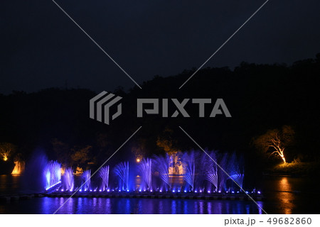 噴水 間欠泉 ガイザー 49682860