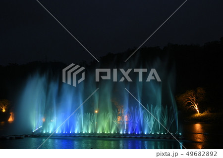 噴水 間欠泉 ガイザー 49682892