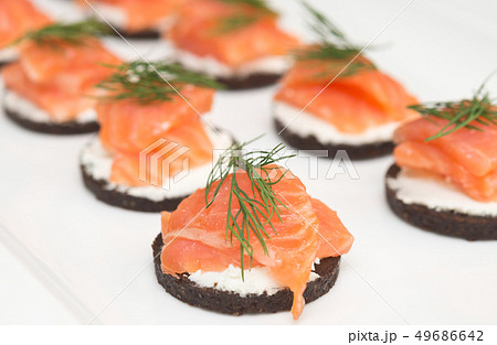 canapes 49686642