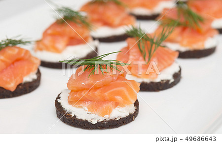 canapes 49686643