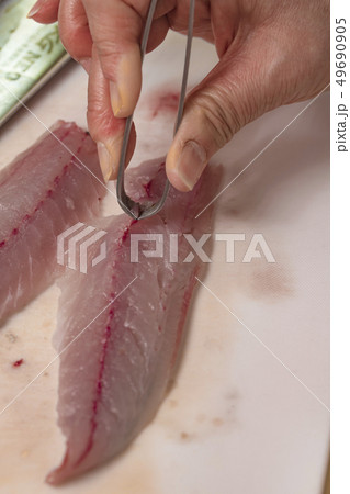 【鯵　三枚おろし】 49690905