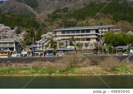 京都府笠置町・木津川と役場・小学校 京都府笠置町・木津川と役場・小学校 49695640