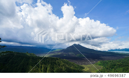 バリ島キンタマーニ高原のバトゥール山 バリ島キンタマーニ高原のバトゥール山 49696387