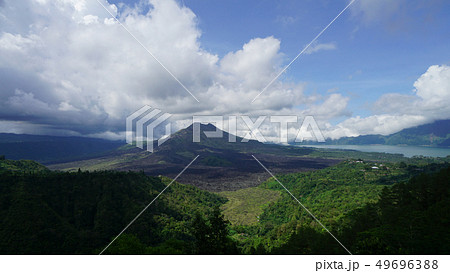 バリ島キンタマーニ高原のバトゥール山の写真素材