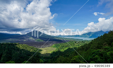 バリ島キンタマーニ高原のバトゥール山の写真素材