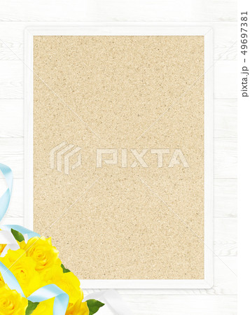 背景-バラ-黄色-父の日-木目-フレーム-コルクボード 49697381