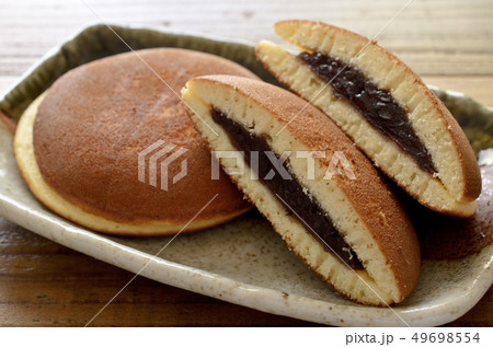 どら焼き どら焼き 49698554