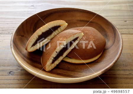 どら焼き どら焼き 49698557