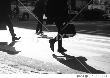 朝の通勤シーンの写真 朝の通勤シーンの写真 49699551