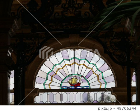 ビスカヤ宮殿の美しいステンドグラス (フロリダ州マイアミ) ビスカヤ宮殿の美しいステンドグラス (フロリダ州マイアミ) 49706244