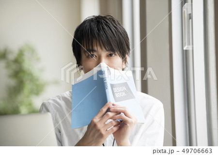 若い男性 オフィス 仕事 若い男性 オフィス 仕事 49706663