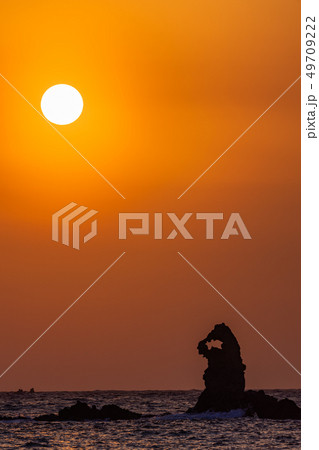 (静岡県)西伊豆・大田子海岸の夕陽 (静岡県)西伊豆・大田子海岸の夕陽 49709222