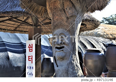 安東・河回マウルの村内に立つチャンスン(木偶） 【韓国・安東】 49713146