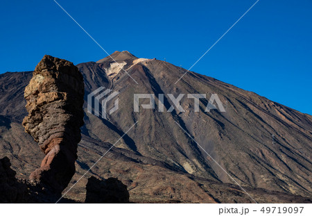 Teide crater and Roques de Garcia rock 49719097