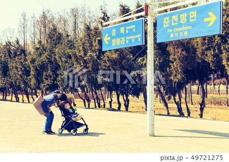 家族 ファミリー 駅 49721275