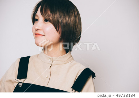女性　ポートレート　おしゃれ 49723134