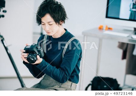 クリエイティブ　撮影風景　カメラマン 49723146