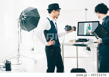 クリエイティブ　撮影風景　カメラマン 49723370