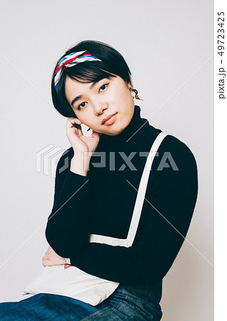 女性 ポートレート おしゃれの写真素材