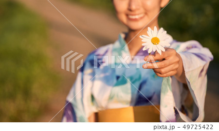 女性　夏　浴衣 49725422