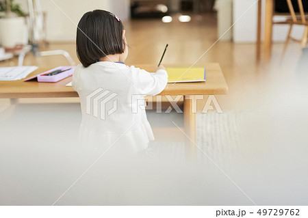 女の子 子供 ライフスタイル 勉強 女の子 子供 ライフスタイル 勉強 49729762